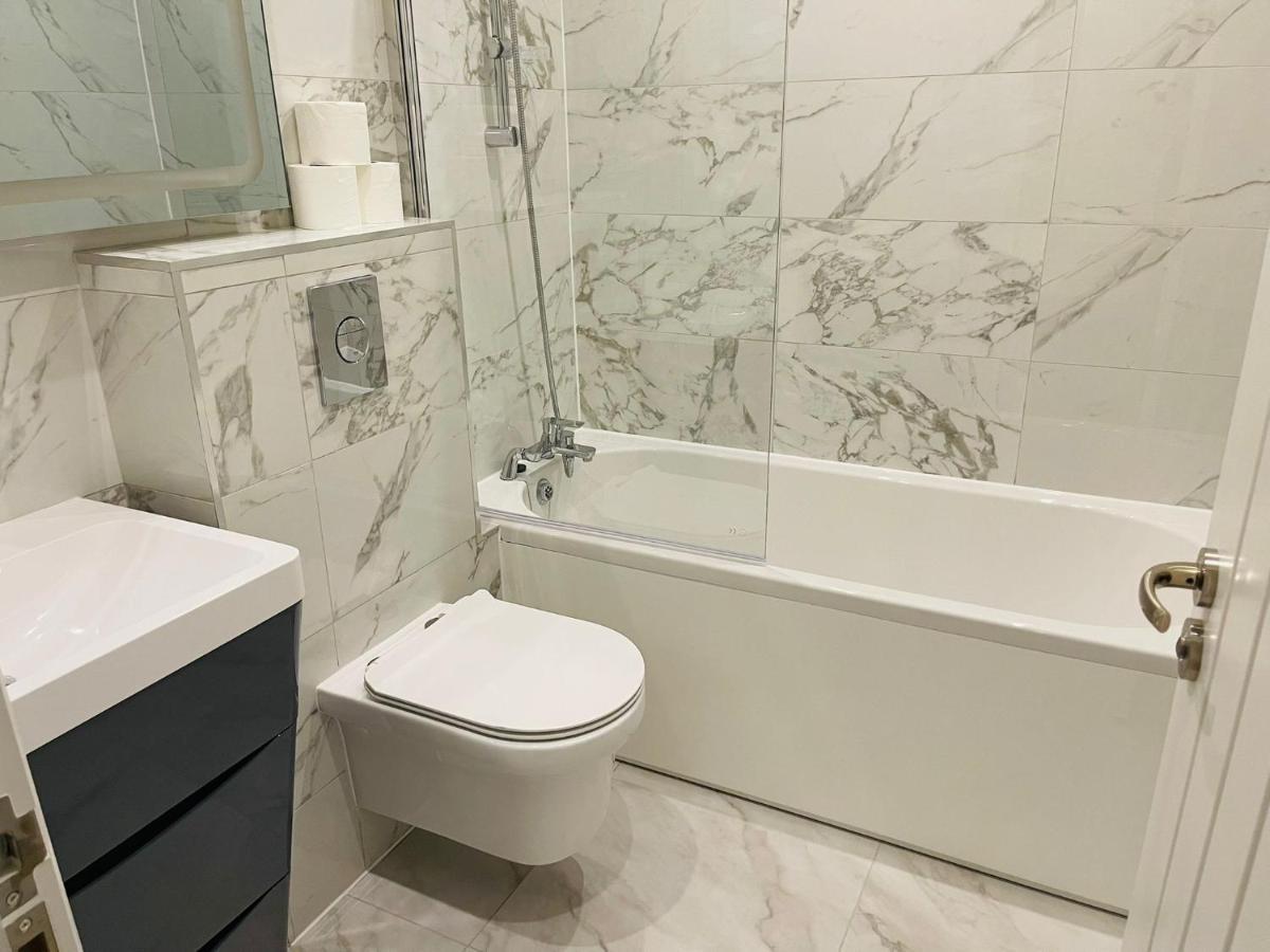 Salt Hill Windsor Legoland Eton Heathrow Luxury 2 Bed 1 Bath Free Parking Apartamento Slough Exterior foto